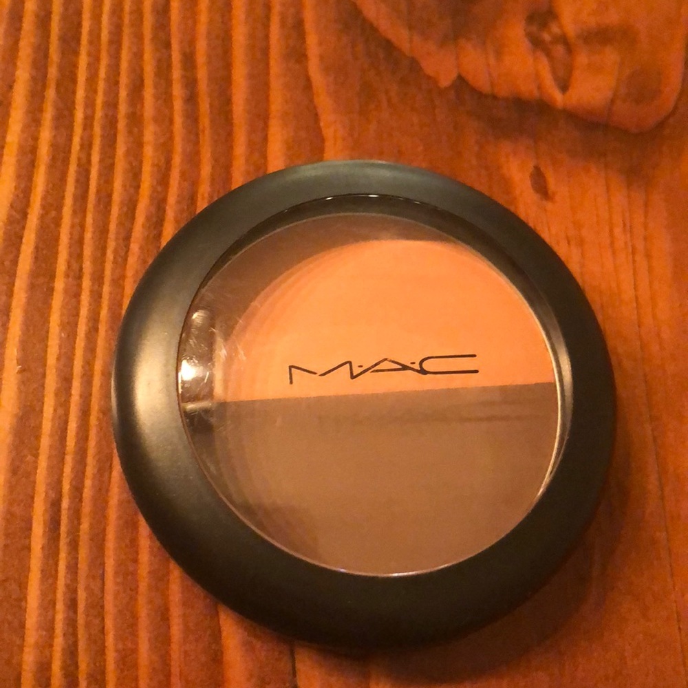 MAC Sculpt and Shape Powder/ Warm Light